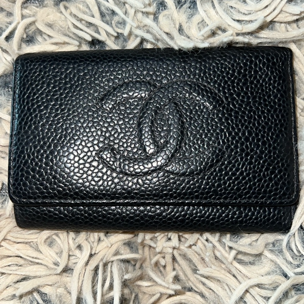 T-13: CHANEL Caviar Leather 6-Key Holder Case